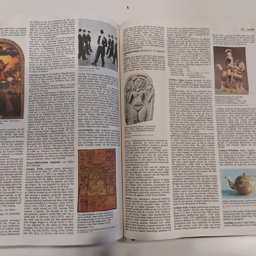 Encyclopaedia Britannica Micropedia, Volume 1 image indicator(3)