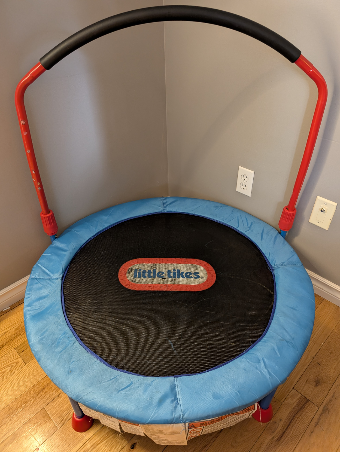 Little Tikes Jump and Light Up Trampoline