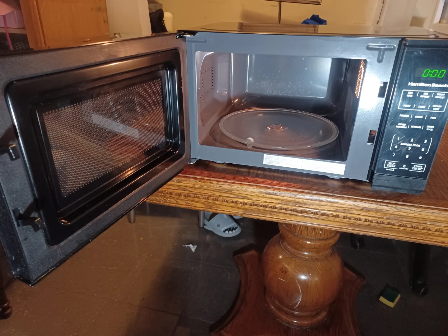 Hamilton Beach 0.7 Cu. Ft. Black Microwave image indicator(6)