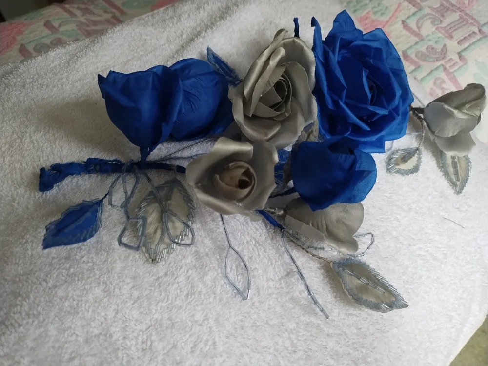 🥕💚 Hat Flower Ornament, Blue and Silver Roses, Wedding Accessory image indicator(2)