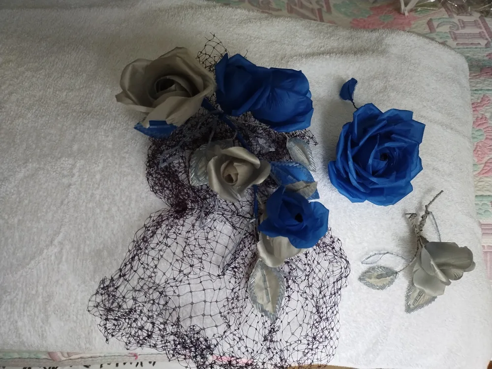🥕💚 Hat Flower Ornament, Blue and Silver Roses, Wedding Accessory image indicator(3)