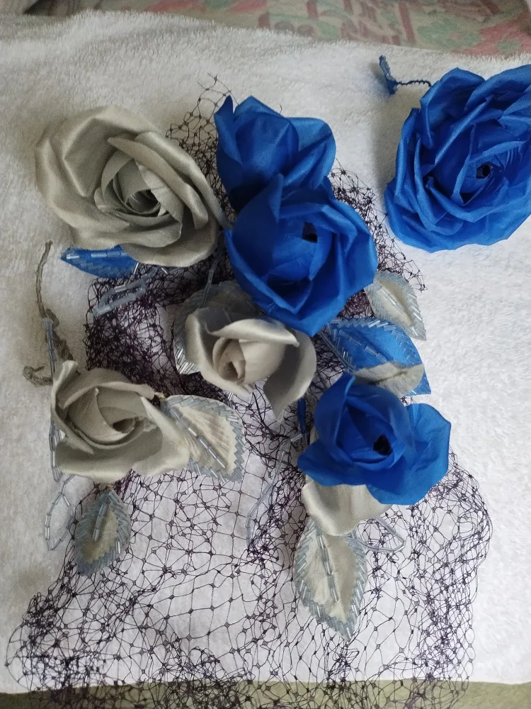 🥕💚 Hat Flower Ornament, Blue and Silver Roses, Wedding Accessory image indicator(4)
