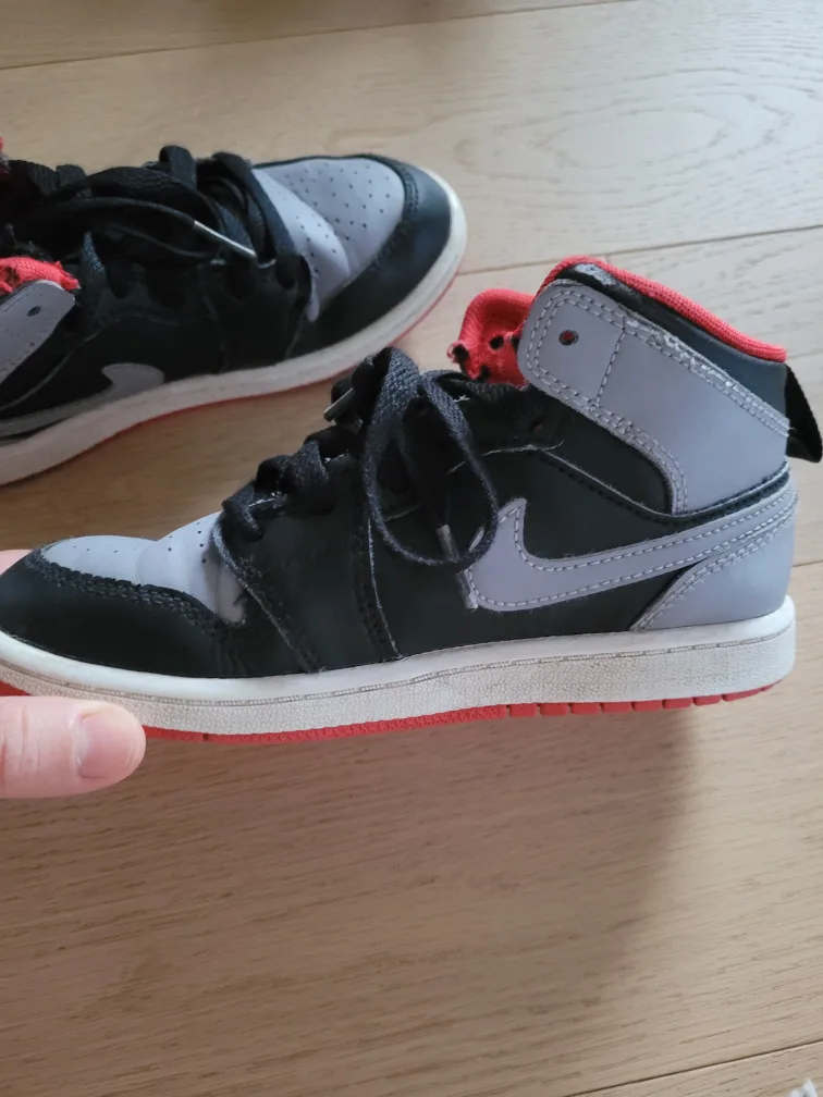 Air Jordan youth 1 Shoes - Black/Grey image indicator(2)