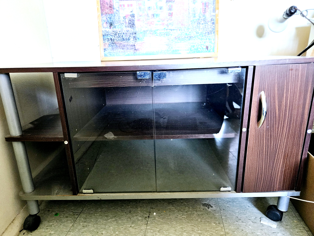 Glass Door TV Stand 2 Ft High X 3.5 Ft Wide X23 In Deep💚 - photo 3