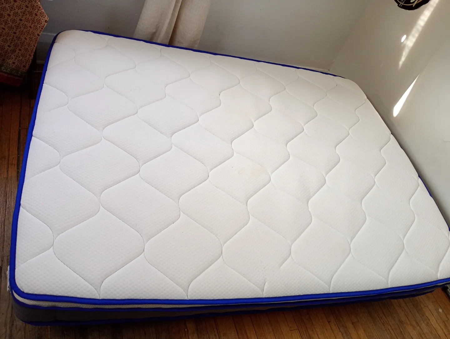 Queen Mattress image indicator(2)