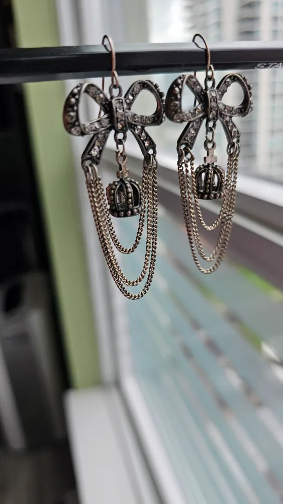 4 Pairs of Fashion Earrings image indicator(4)