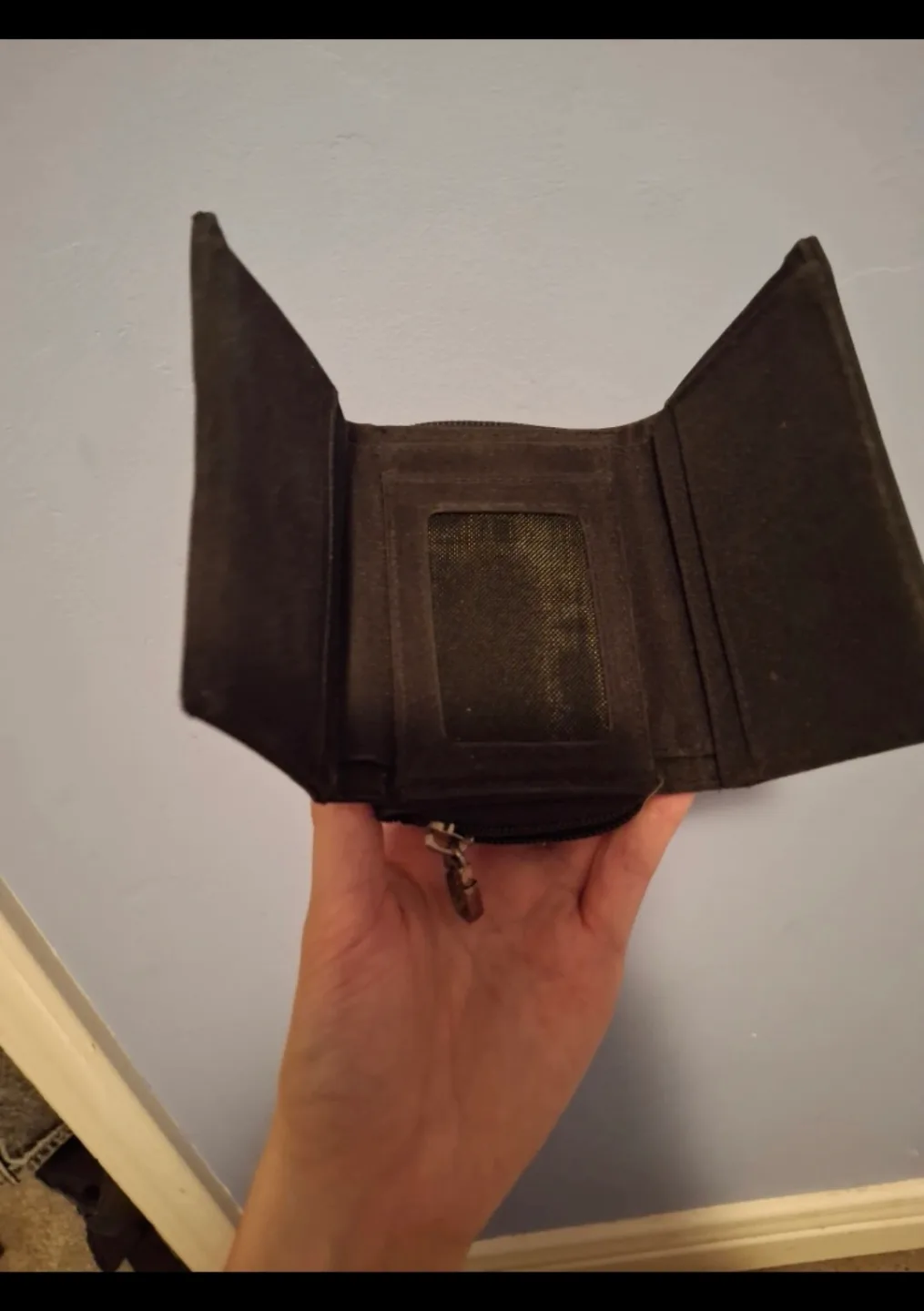 💚 Black wallet #freecycle 💚 image indicator(2)