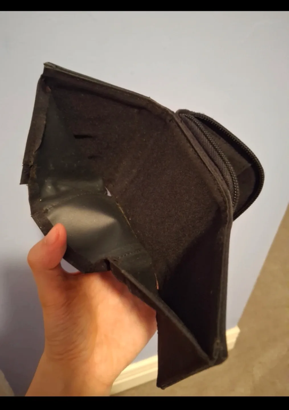 💚 Black wallet #freecycle 💚 image indicator(4)