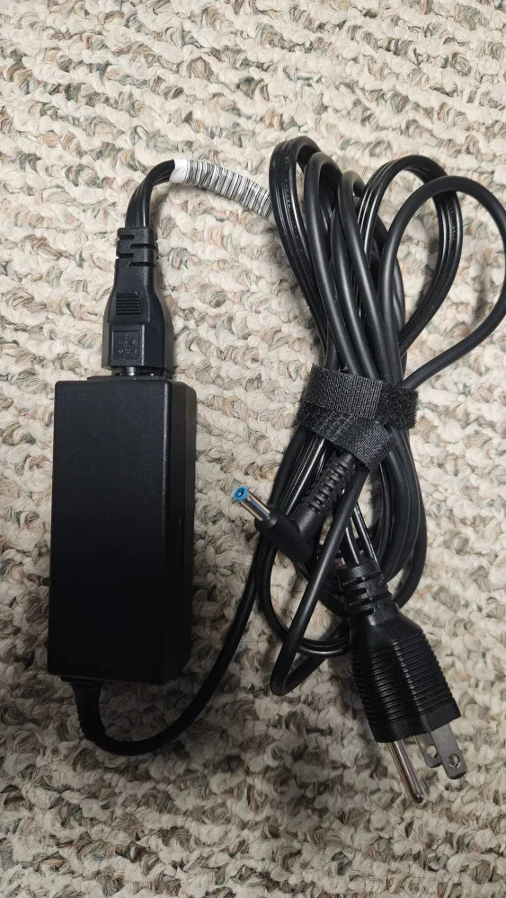 HP 45W Laptop Power Adapter Charger image indicator(2)