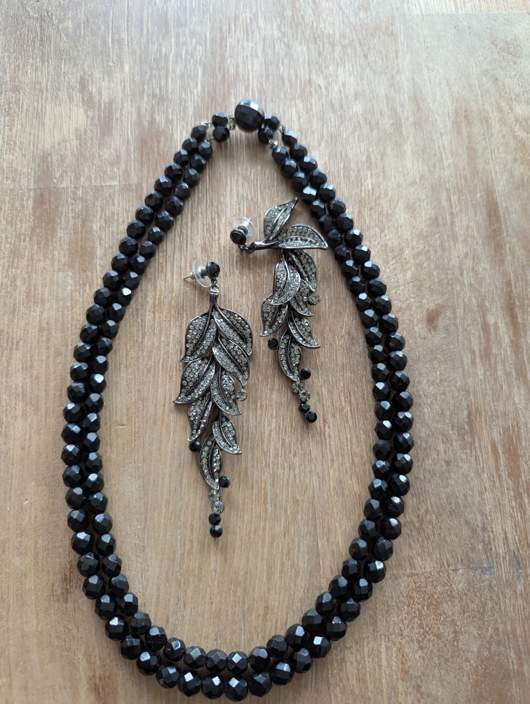 Elegant Black Beaded Necklace and Dangle Earrings Set thumbnail