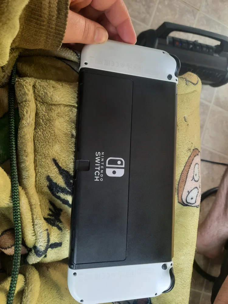 Nintendo Switch Console - White and Black image indicator(2)