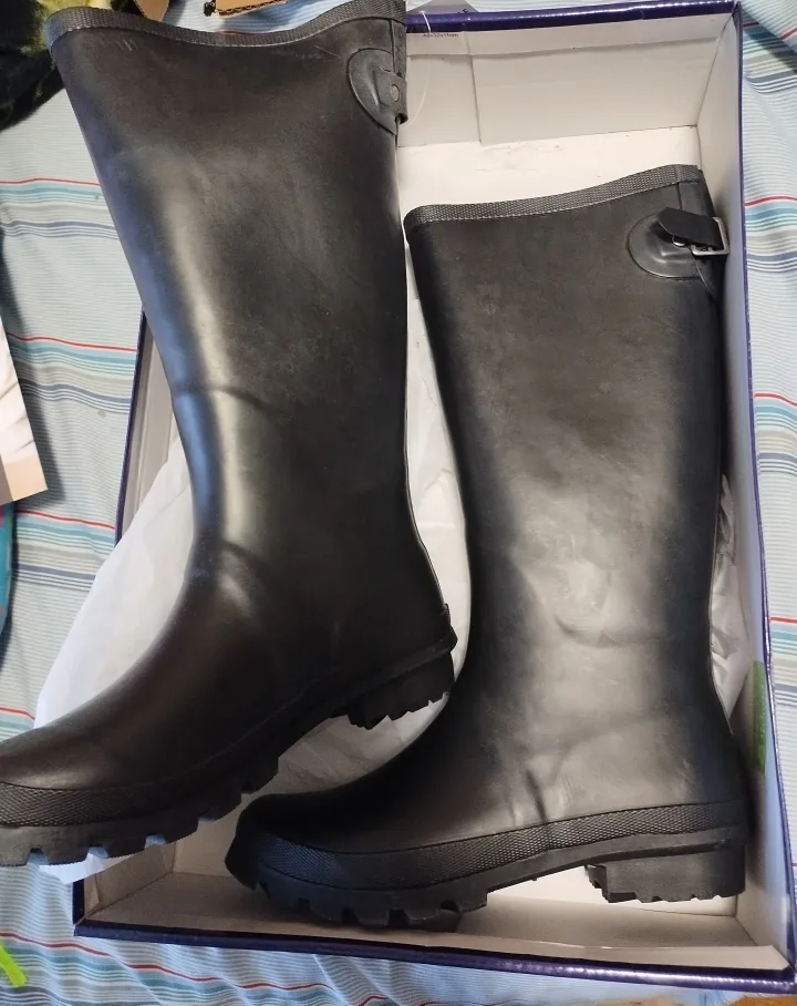 Brand New Women's Black Rain Boots 💚 image indicator(3)