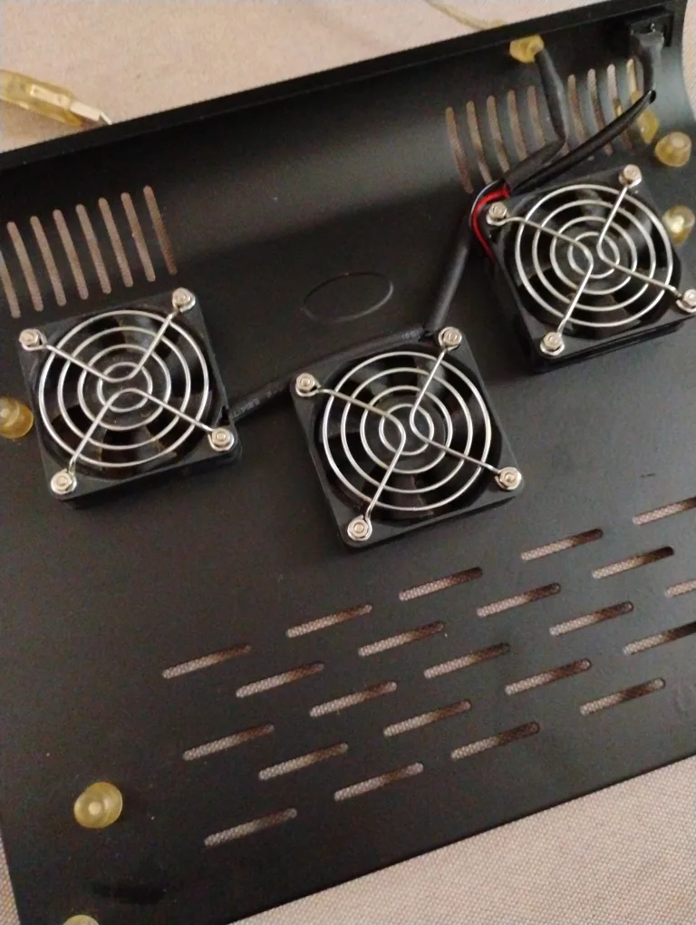 💚Laptop Cooling Pad with Three Fans image indicator(3)