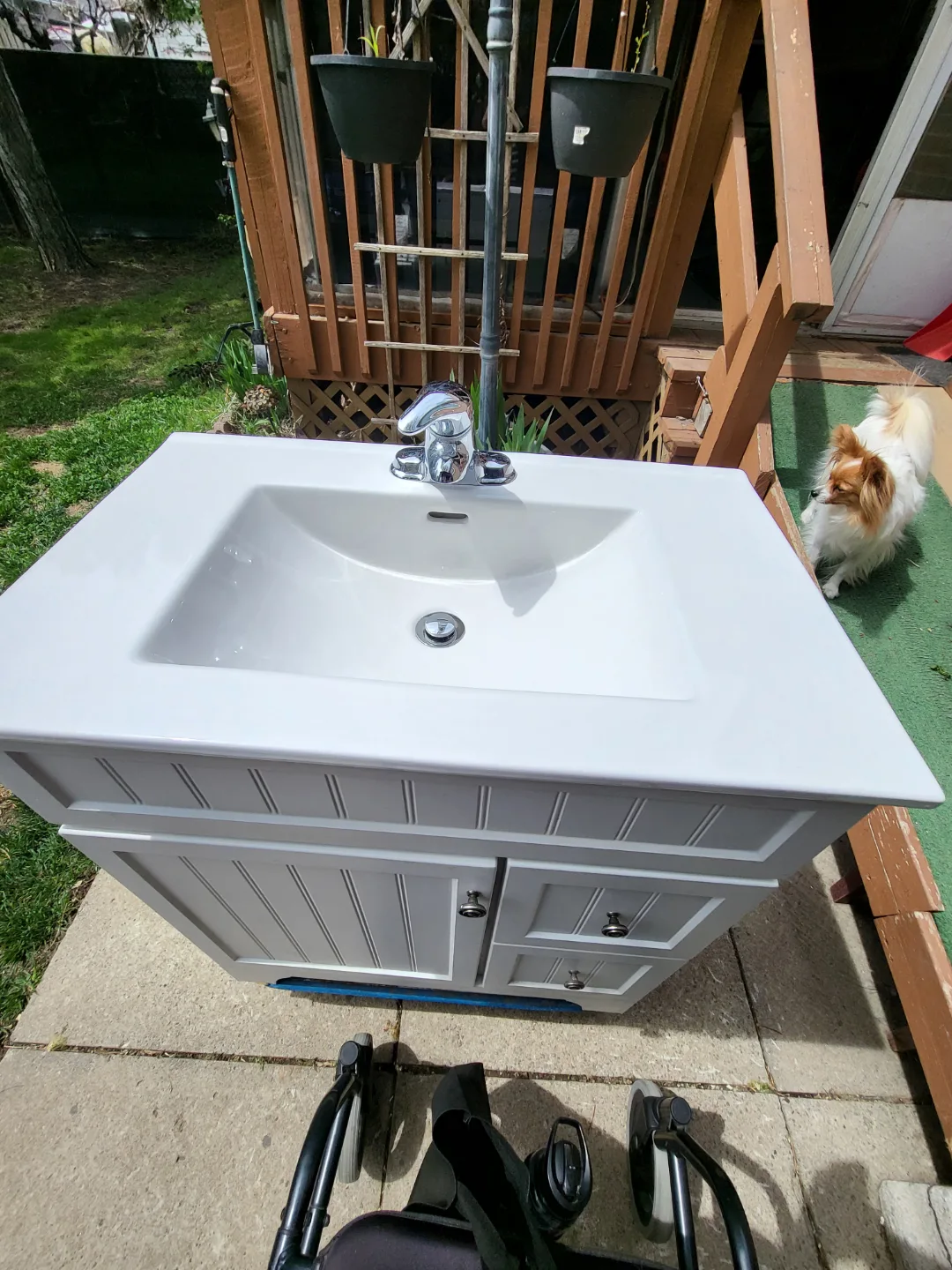 White Vanity with Sink - Excellent Condition image indicator(10)