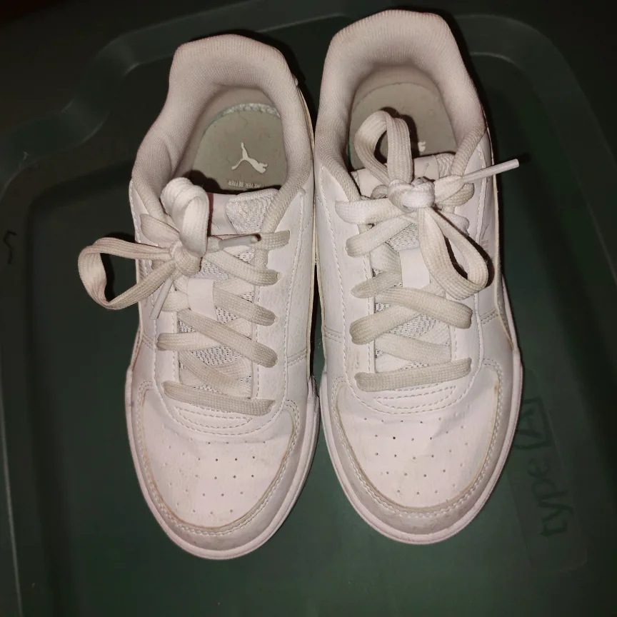 Puma Toddler Kids White Sneakers Like New/EUC Sizes 12C & 1C image indicator(4)