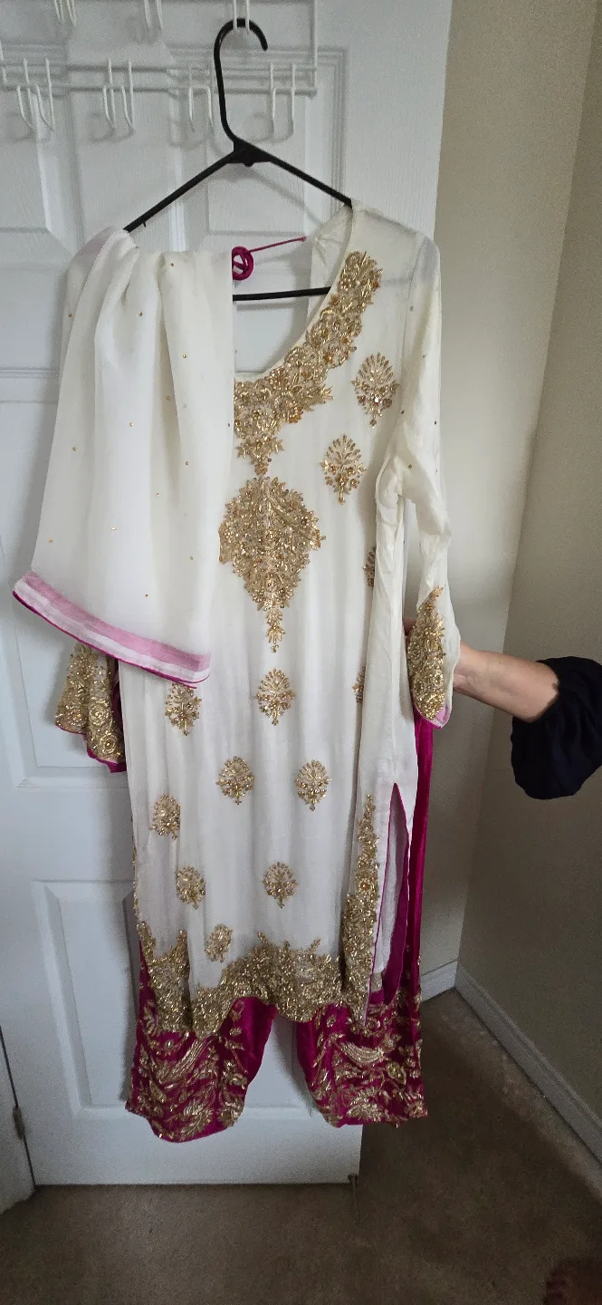 Beautiful Off-White and Fuchsia Three-Piece Shalwar Kameez thumbnail