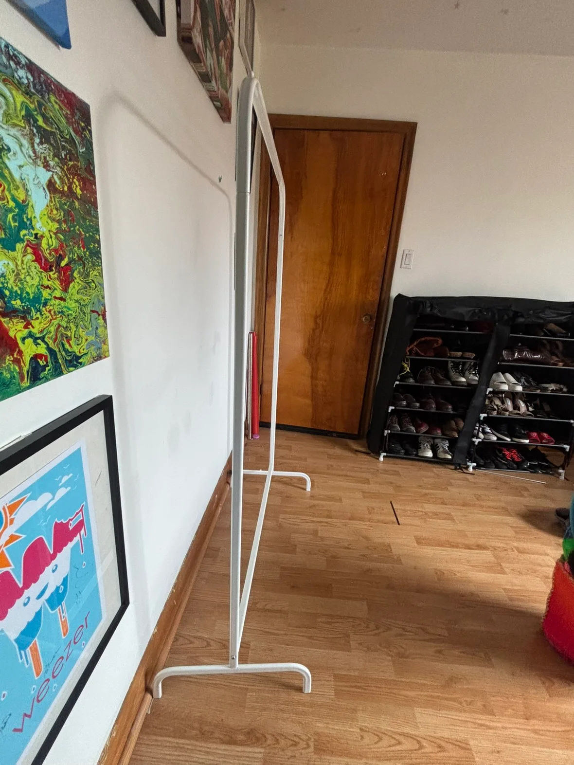 Clothing rack - white image indicator(2)