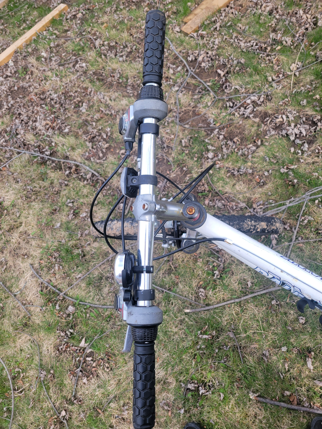 Raleigh Tomahawk Mountain Bike - photo 5