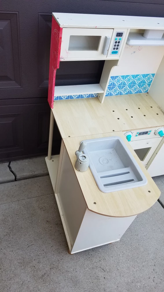 KidKraft White Wooden Play Kitchen - photo 3