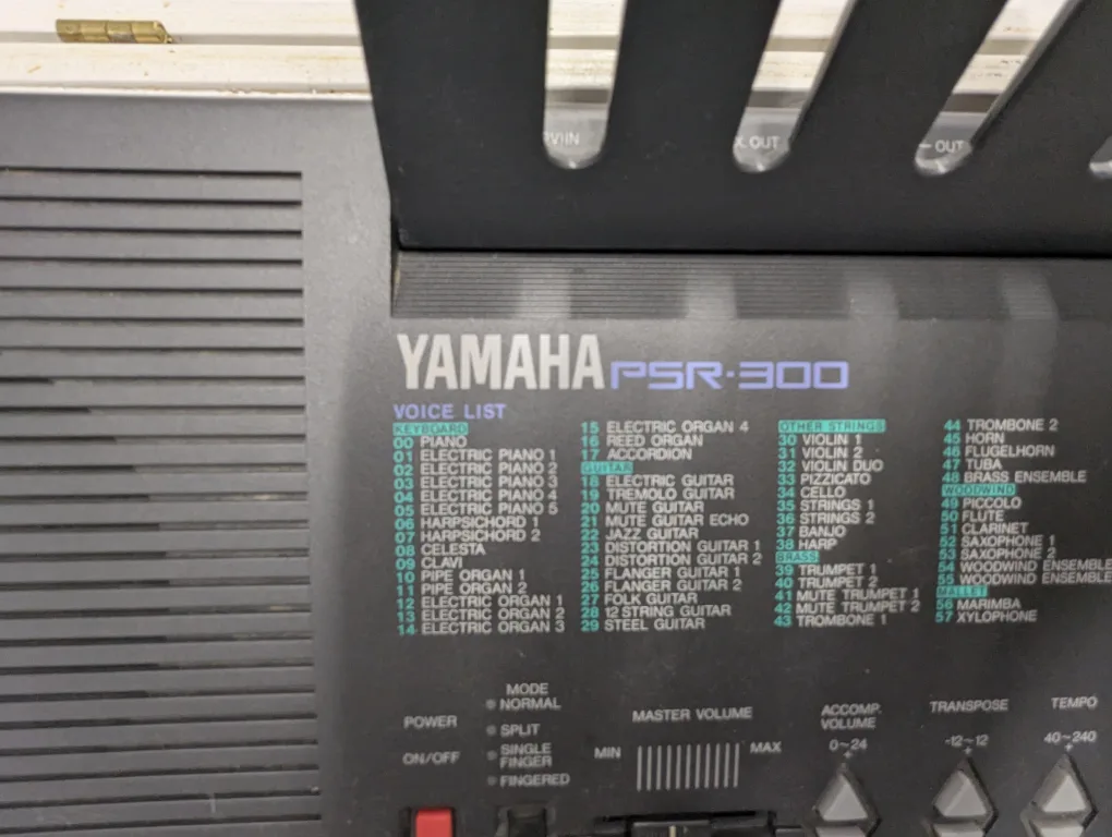 Yamaha PSR-300 Portable Keyboard with Case image indicator(2)
