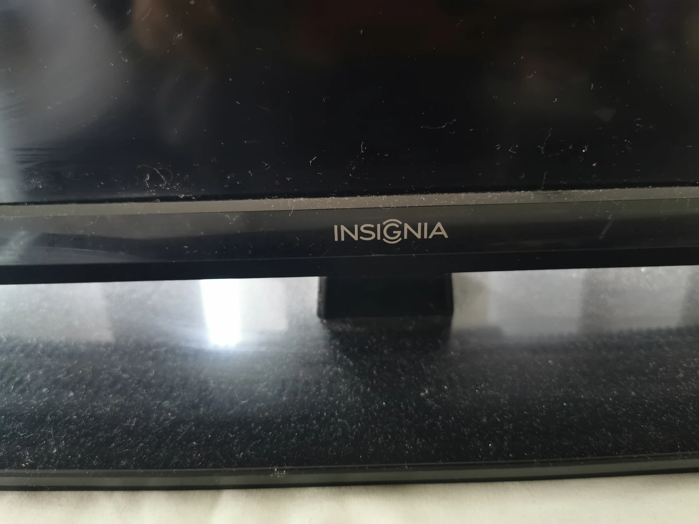 Insignia 32-inch LED TV with Remote - photo 2