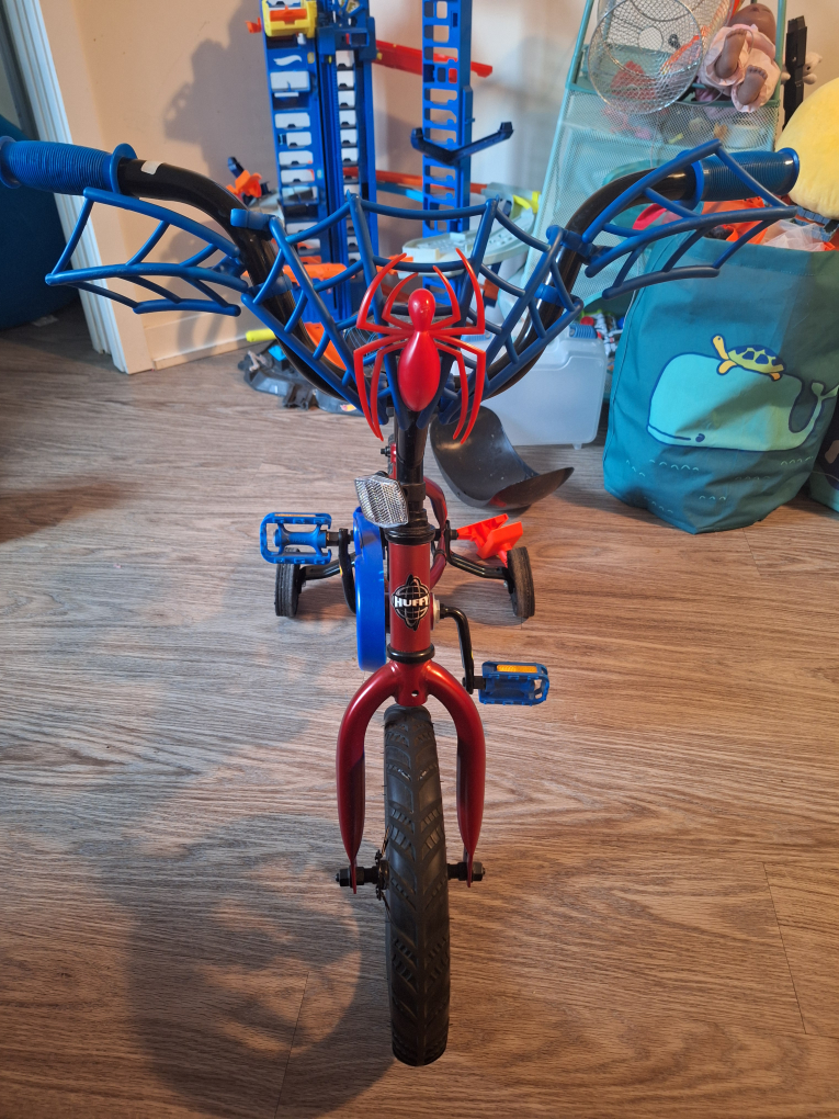 Kids' Spiderman Huffy Bike with Training Wheels - photo 2