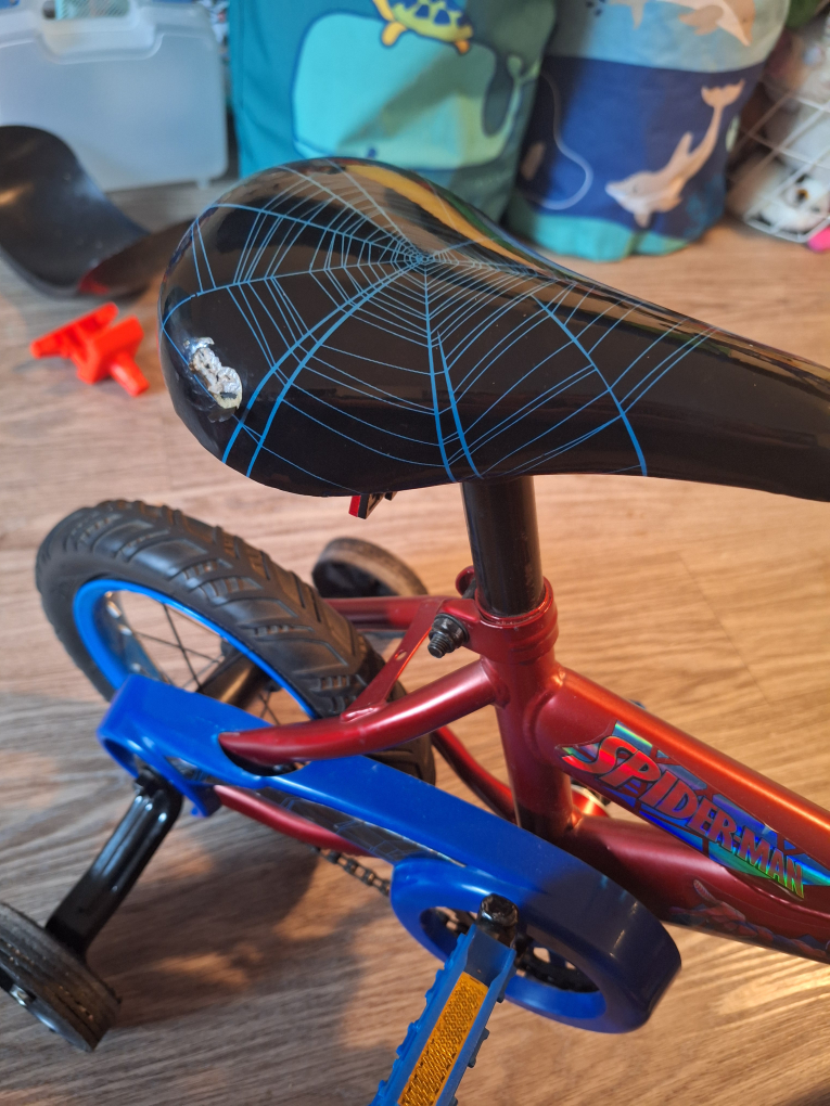 Kids' Spiderman Huffy Bike with Training Wheels - photo 3
