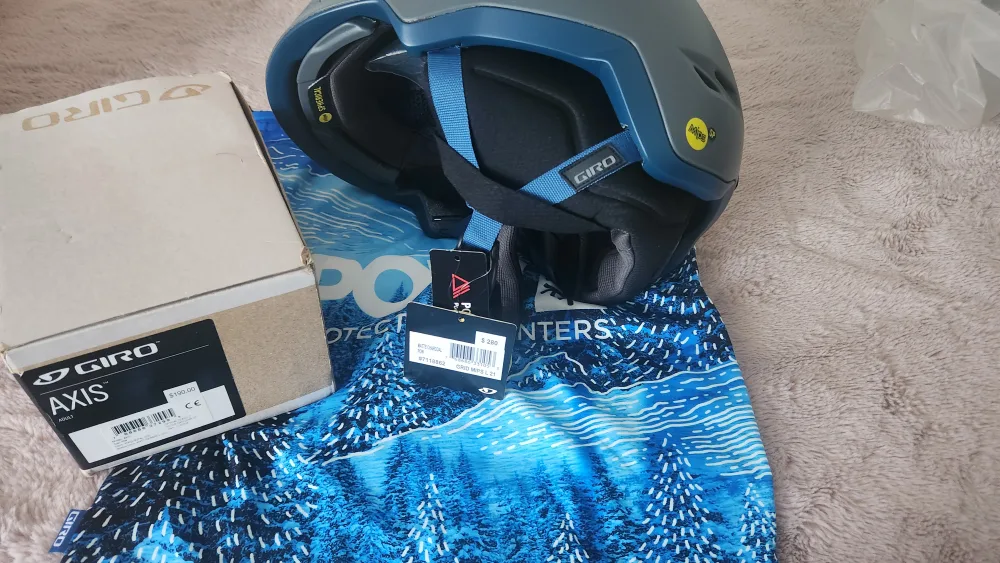 New! Giro Axis Snow Helmet and Goggles Package image indicator(5)