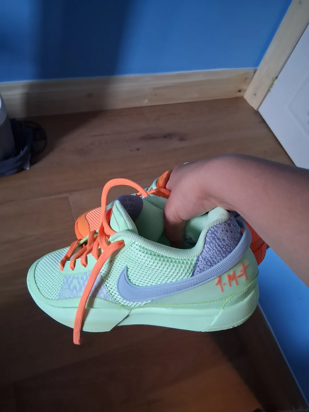 Nike ja 1 mismatched image indicator(3)