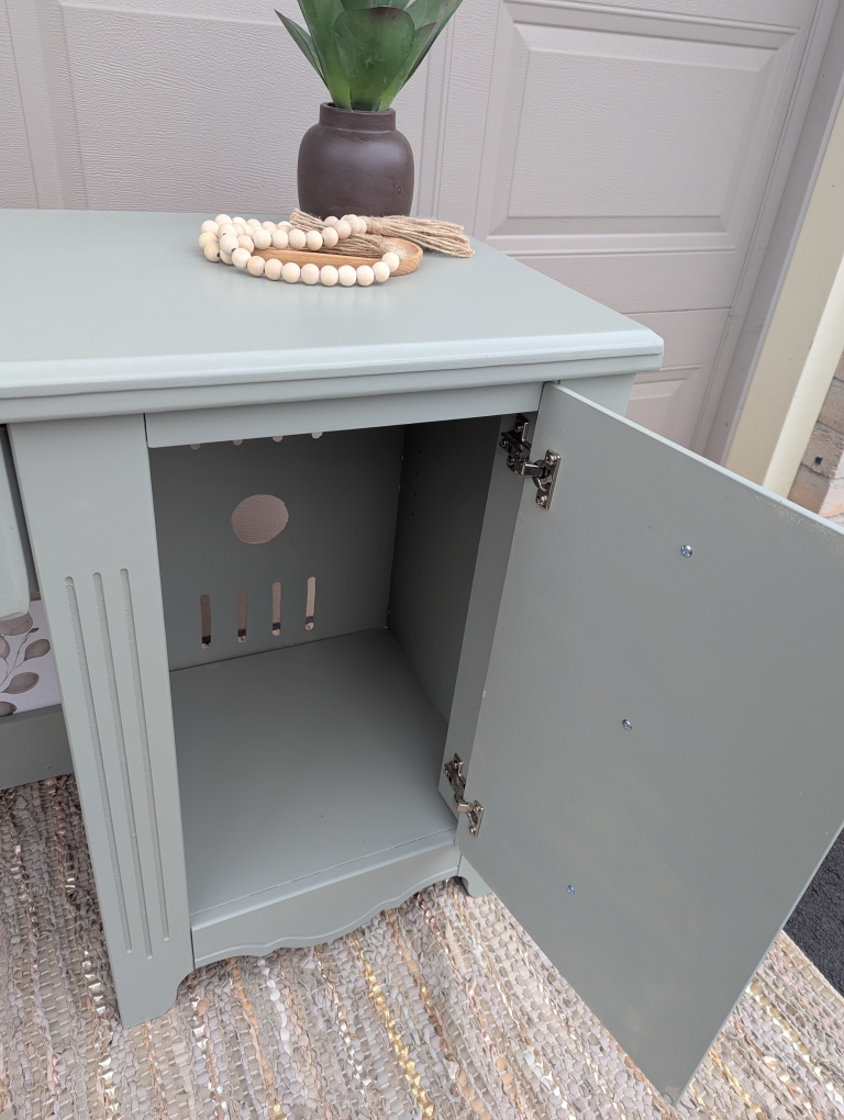 Newly refinished French Provincial desk - photo 4