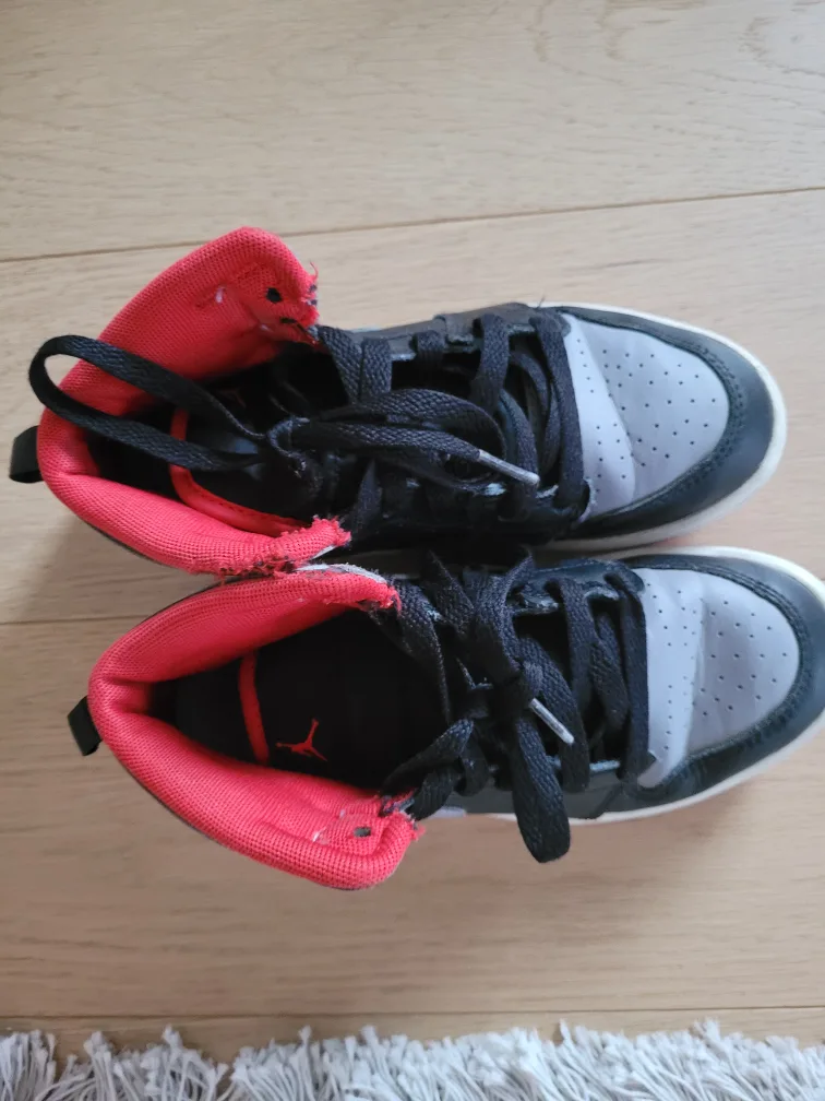 Air Jordan youth 1 Shoes - Black/Grey image indicator(3)