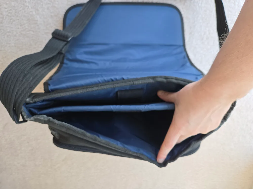 Targus Laptop Messenger Bag - Blue and Black image indicator(6)