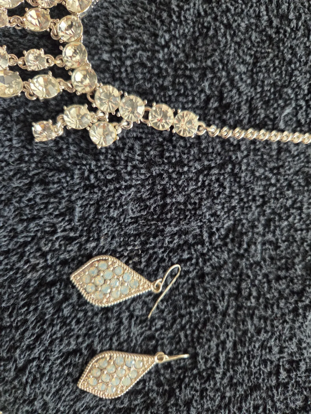 Rhinestone/SilverJewellery Set - Necklace, Bracelet & Earrings image indicator(5)