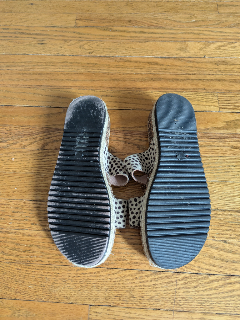 3 pairs for 1 - Womans size 8.5 Shoes. - photo 5