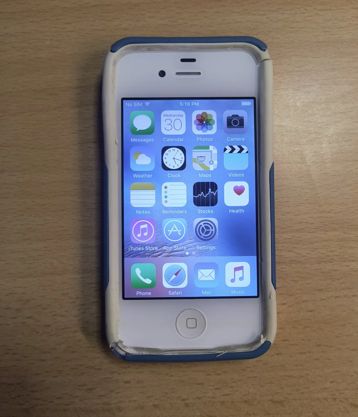 iPhone 4S 16GB Unlocked with Otterbox thumbnail
