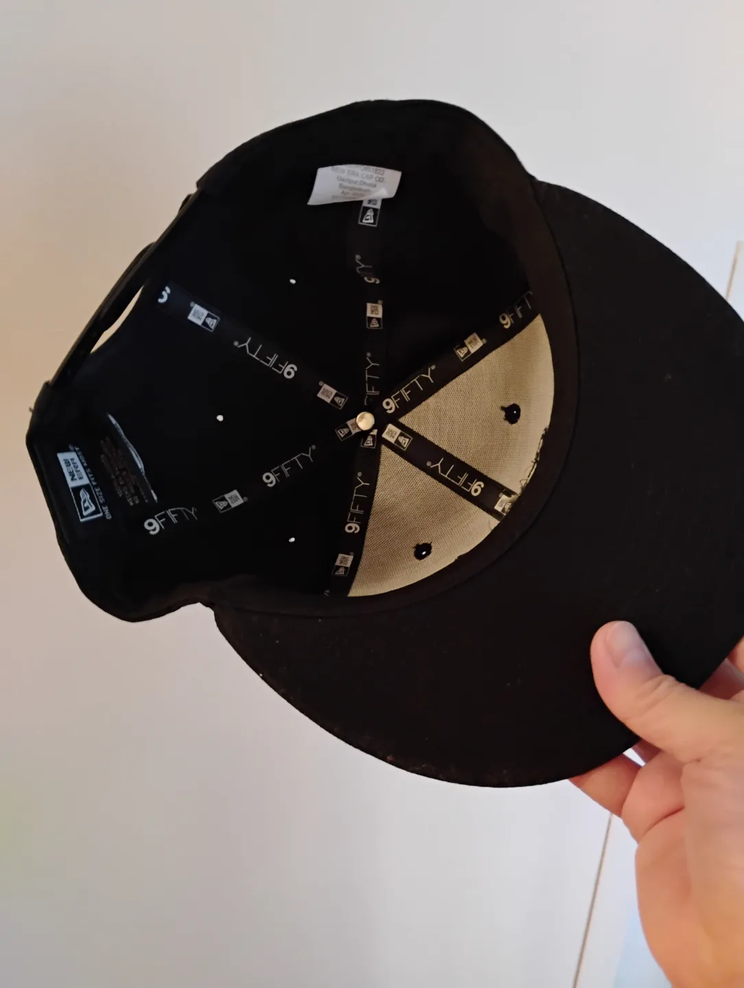 New Era 9Fifty Snapback Black Hat image indicator(2)
