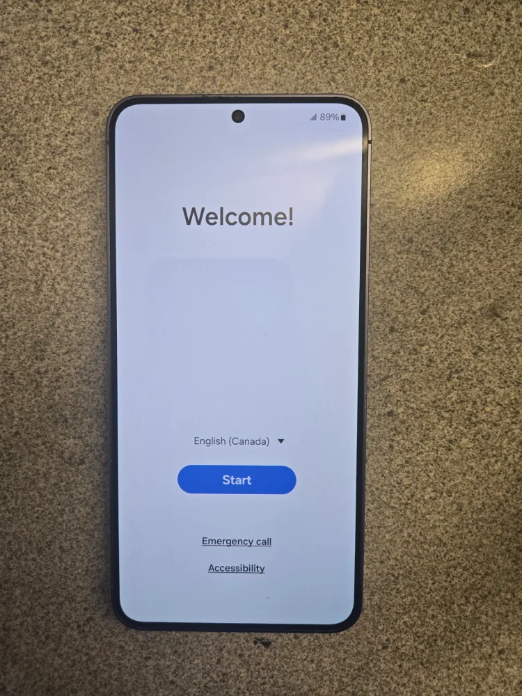 Samsung Galaxy S24 - Like new with box and case