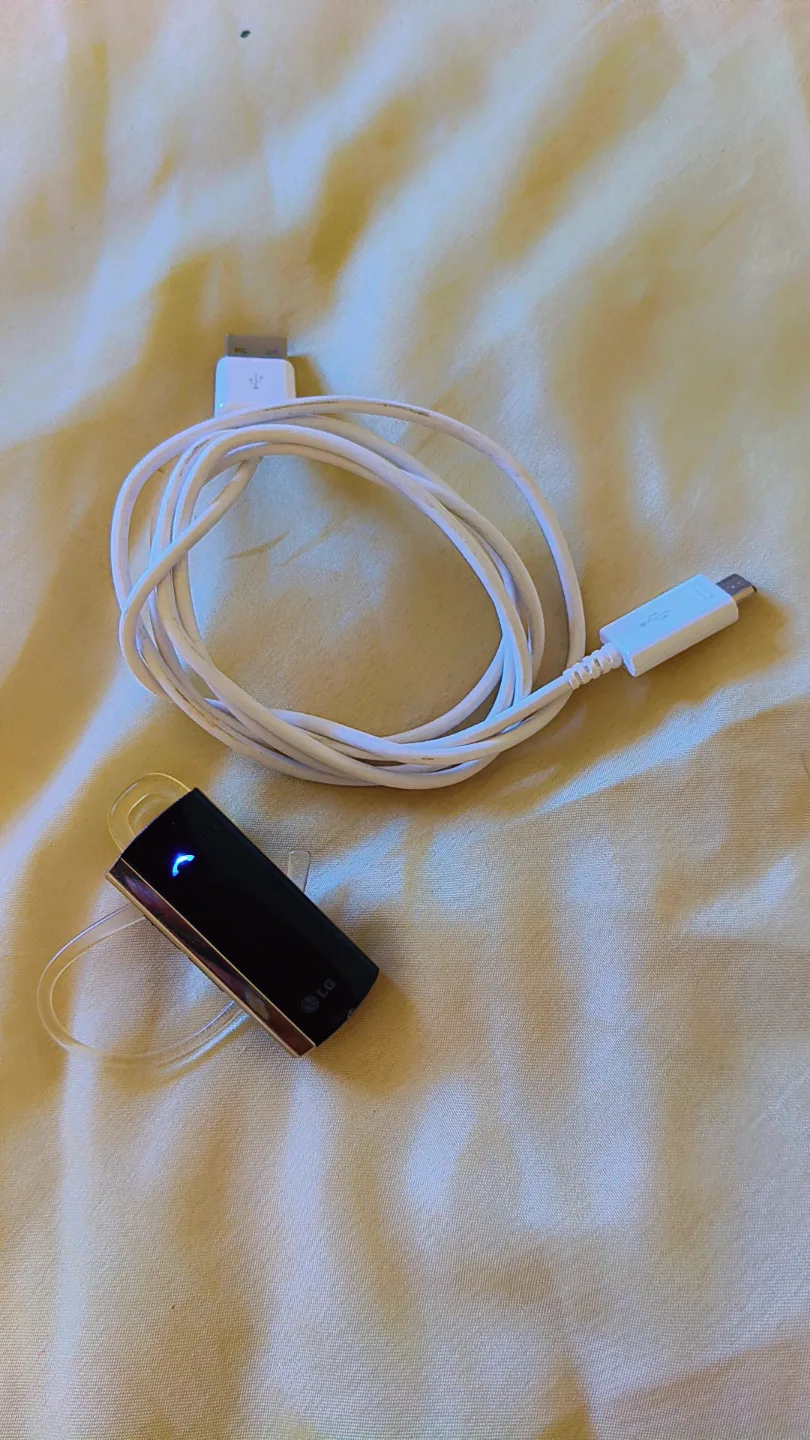LG Bluetooth Headset with Charging Cable image indicator(4)
