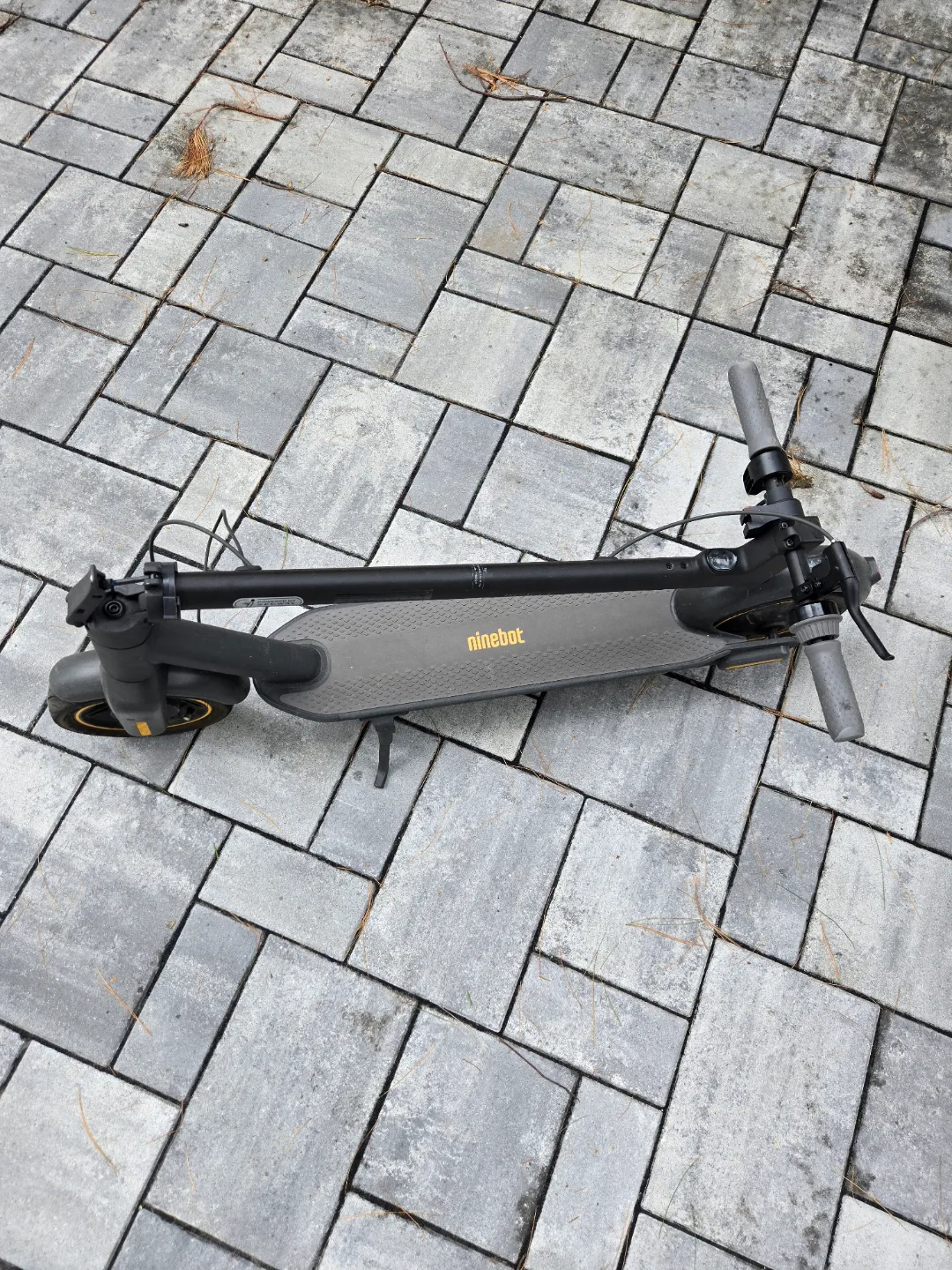 Segway Ninebot Max Electric Scooter image indicator(2)