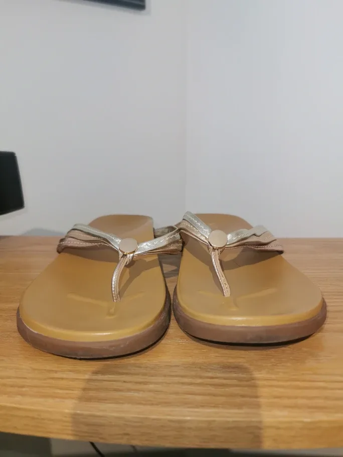 Vionic Catalina Mixed Metal Sandals s10 image indicator(3)