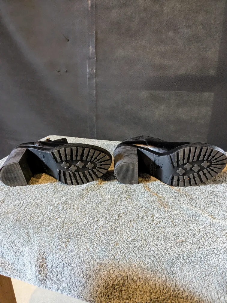 Black Leather Block Heel Ankle Boots image indicator(4)