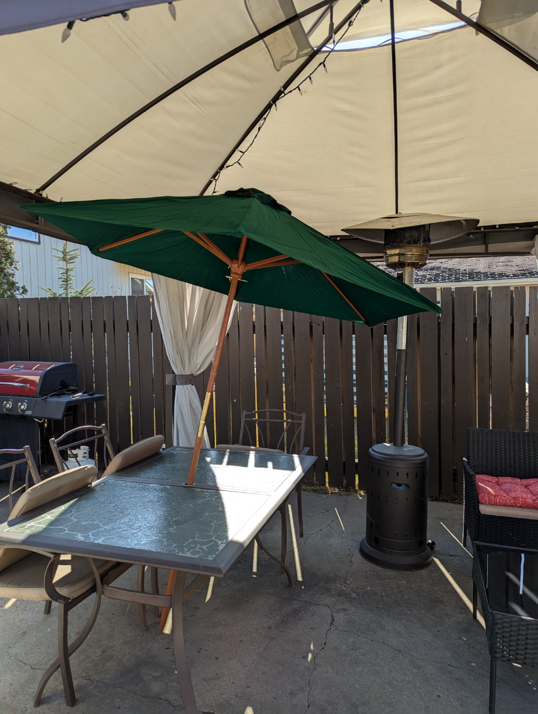 Beach Umbrella - Green - Good Condition - photo 4