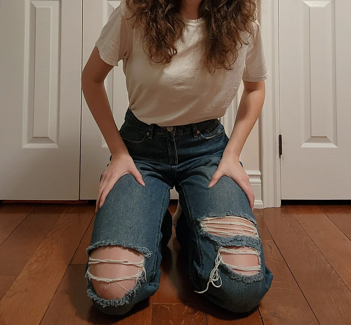 Baggy ripped jeans image indicator(3)