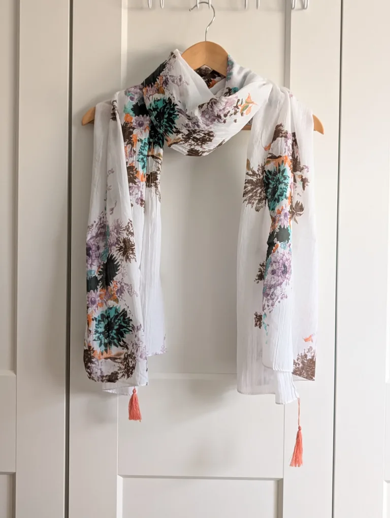 BN chocolate and Floral Print Scarf with Tassels, 100% cotton image indicator(2)