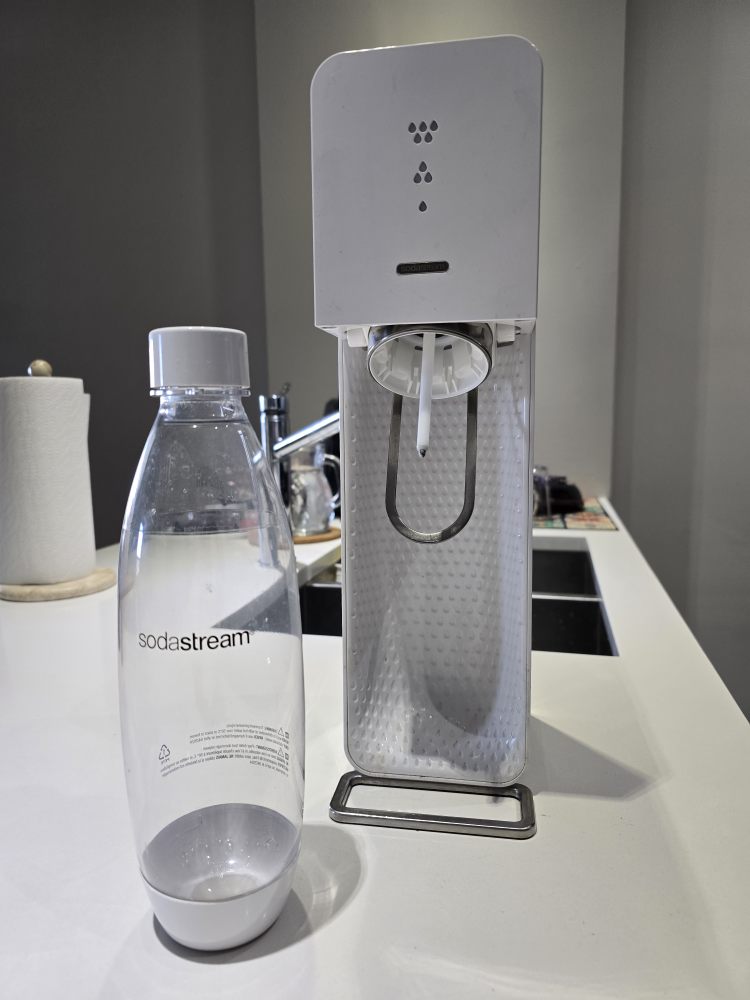 sparkling water maker