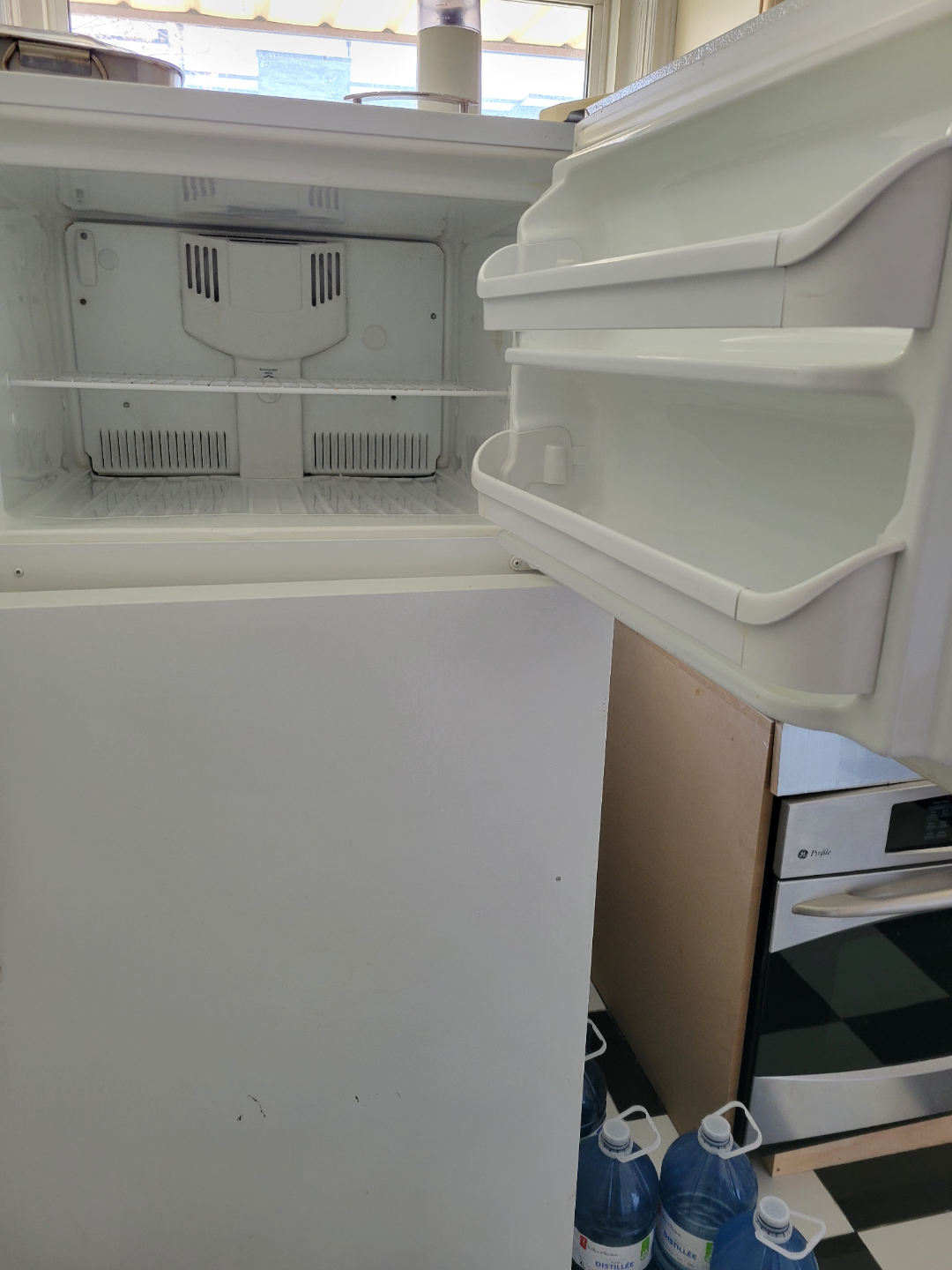 Frigidaire fridge - photo 2