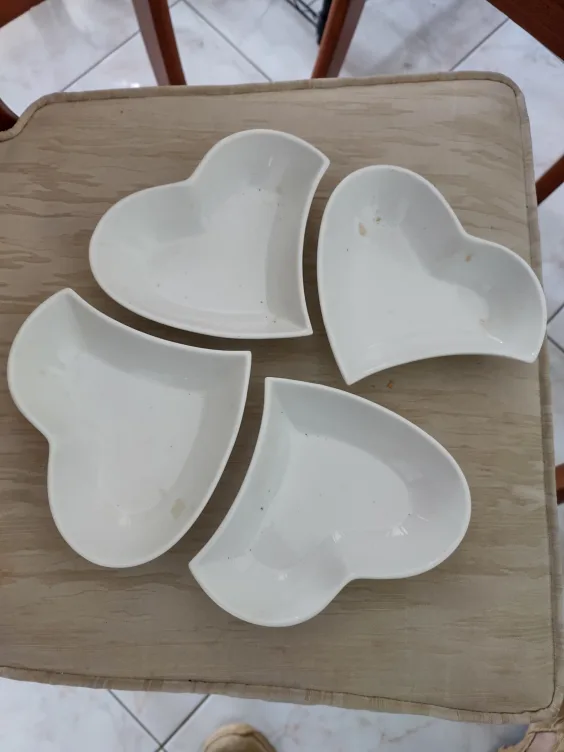 Set of four Moda heart-shaped porcelain bowls thumbnail