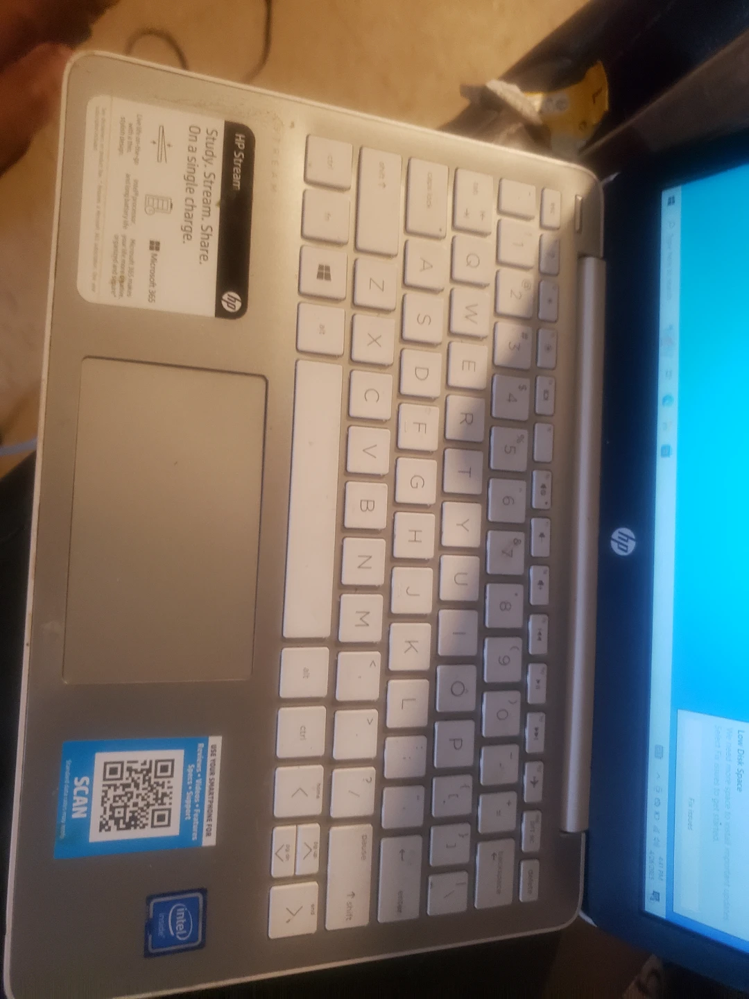 HP Stream 11 Laptop - photo 2