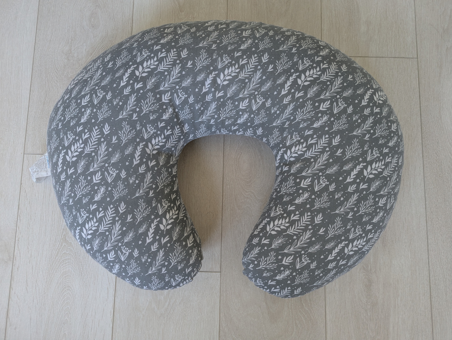 Grey and White Floral Nursing Pillow 💚 - photo 2