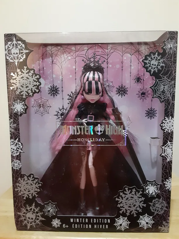 Monster High Howliday Draculaura Doll, Special Limited Edition image indicator(2)